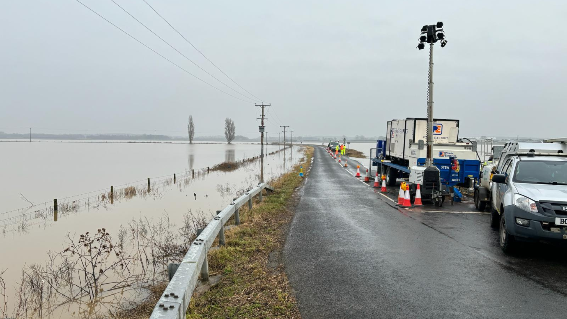 Short Ferry road open with temporary traffic lights